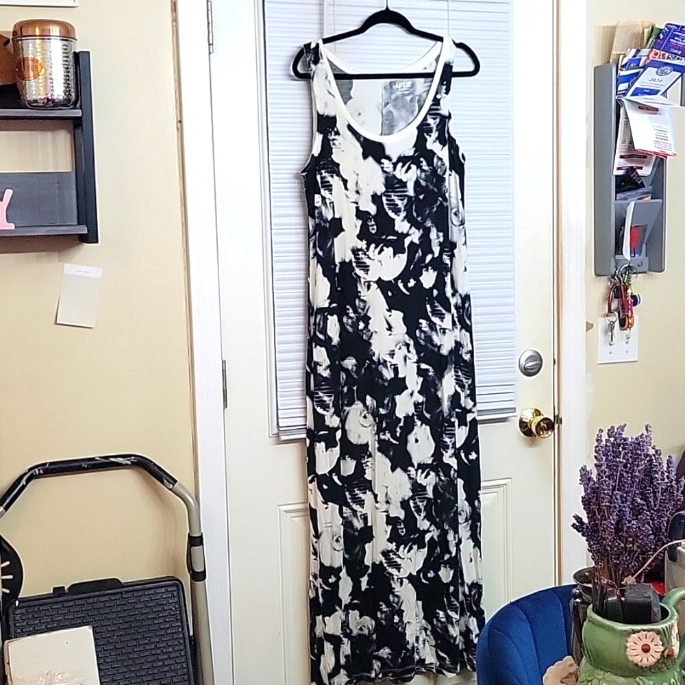 NWT Apt.9 Maxi Dress